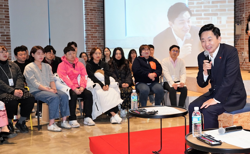 원희룡 제주특별자치도지사는 25일 제주 더 큰 내일센터를 방문해 탐나는 인재들과 소통의 시간을 가졌다.