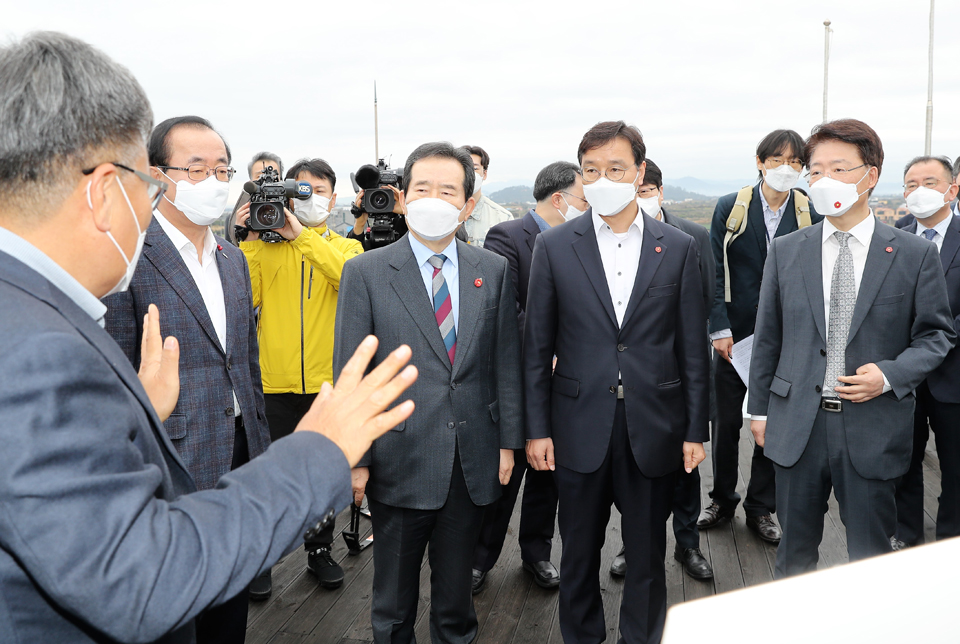 20일 오전 정세균 국무총리 제주시 한경면 탐라해상풍력발전 단지 방문(사진제공=제주도)