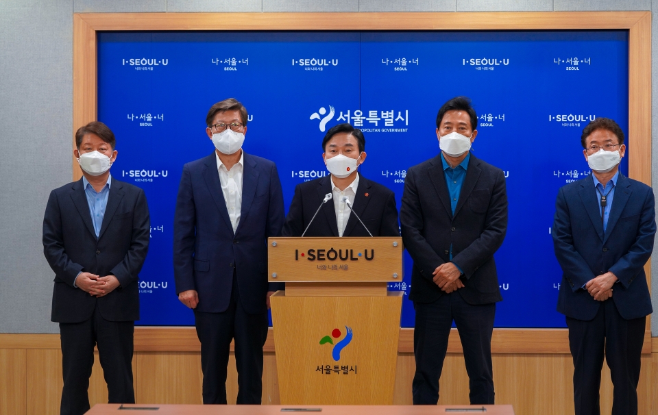 국민의힘 소속 5개 시·도지사가 대정부 건의문을 발표하고 있다.