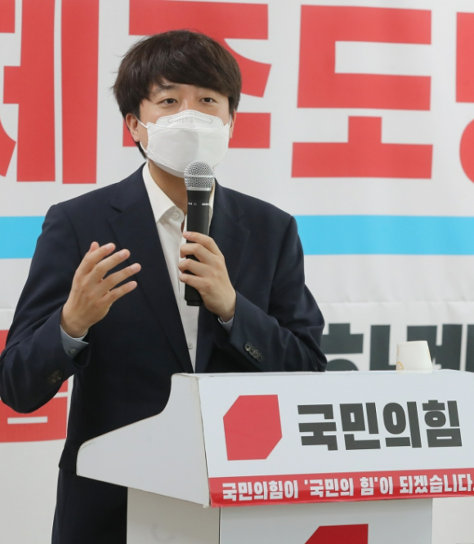 이준석 전 최고위원이 4일 오전 국민의힘 제주도당에서 열린 간담회에 참석해 발언하고 있다.(자료사진)