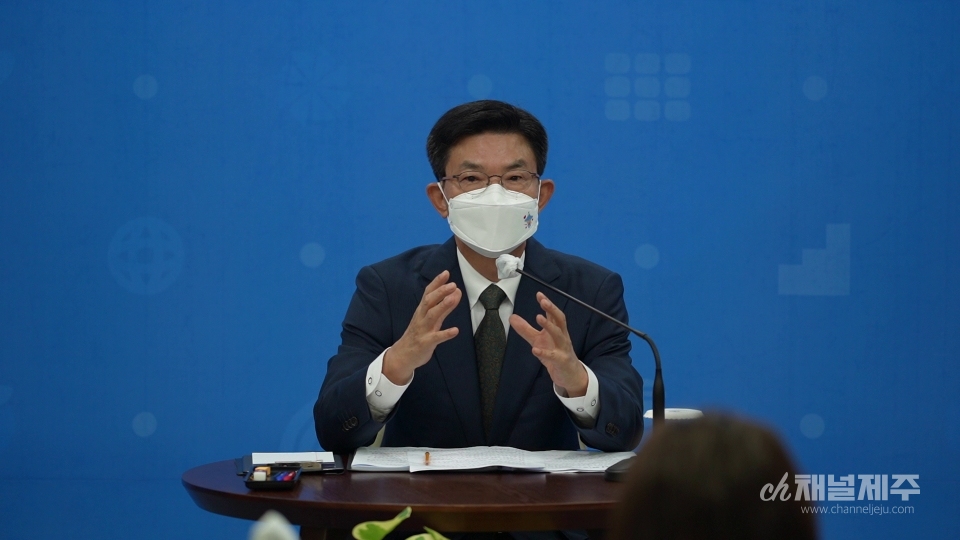 이석문 교육감은 30일 오전 본청 기자실에서 기자 간담회를 통해 새로운 학사 운영 방안을 발표했다.