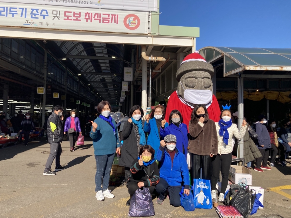 민주당 도당 여성위원회, 22일 제주시 오일장서 파란데이 행사 진행