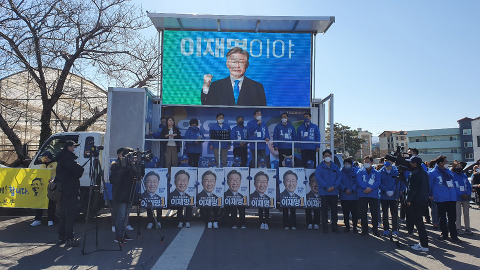 이낙연 총괄상임선대위원장은 27일 제주를 방문해 “노를 저어본 사람한테 맡겨야 방향을 바로잡고 배를 앞으로 나아가게 할 수 있다”며 이재명 후보 지지를 호소했다.(사진제공=더불어민주당)