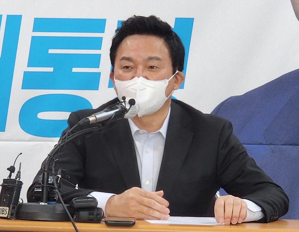 원희룡 본부장은 “그동안 민주당 정부에서 이뤄졌던 조국사태이후의 내로남불, 부동산 문제, 그리고 소득주도성장 같은 민생경제 정책은 실패했다”며 “실패한 정권은 교체하고 다시 평가하는 것이 민주주의 기본원리”라고 말했다.