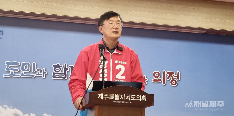 장성철 예비후보는 “제주미래지원청이 설립되면 국무총리는 제주특별자치도에 대한 지원 업무로부터 자유로워진다. 부처 장관들도 제주특별자치도 지원 업무를 제도적으로 하지 않아도 된다”며 중앙정부와 제주도사이의 특별자치추진체계가 와해될 것임을 시사했다.