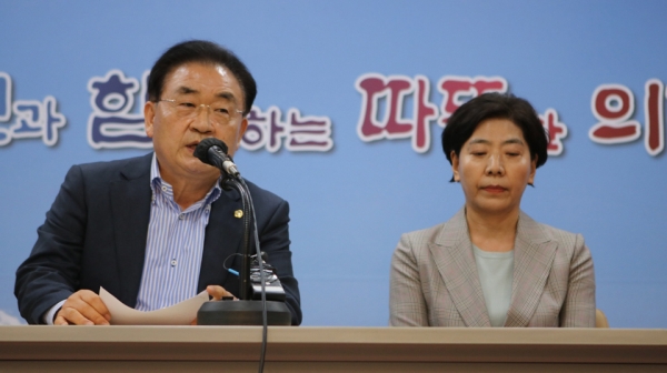 18일 김태석 전 제주도의회 의장이 문대림 후보 지지 선언을 했다.