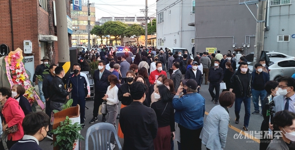 제주시 이도2동을(이도2동·도남동) 선거구에 출마한 국민의힘 김명만 예비후보 선거사무소 개소식