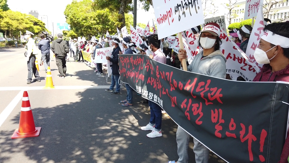 ▲ 해상풍력 발전기 설치에 반대하는 한림 지역 주민들 ⓒ채널제주