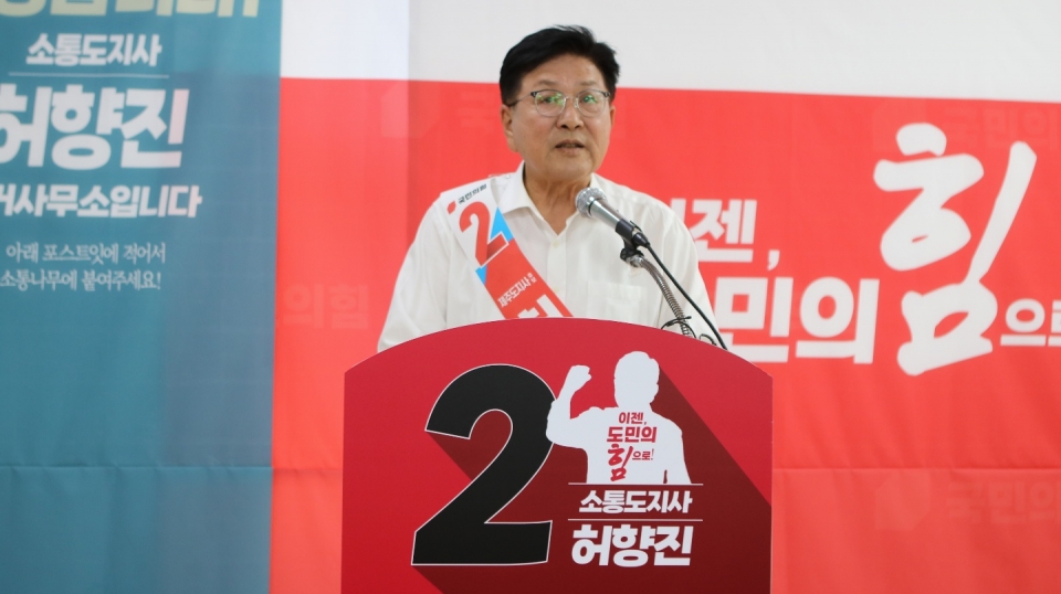 허향진 후보는 “제주경제 다 죽인다는 것이다. 제주도민과 함께 경악을 금치 못하는 바이다. 이재명의 대선후보 비서실장이었던 오영훈 제주도지사 후보는 이에 대해 분명한 입장을 표명하여야 한다”고 촉구했다.