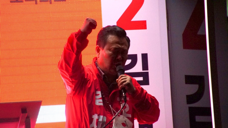 제주도의원 선거 노형동(갑) 국민의힘 김채규 후보가 지지를 호소하고 있다.