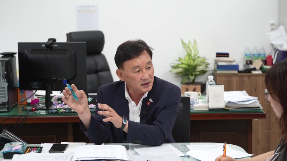 ▲ 공석인 서귀포 시장을 대리해 시정을 이끌고 있는 한 웅 부시장을 만나 인터뷰를 가졌다. ⓒ채널제주