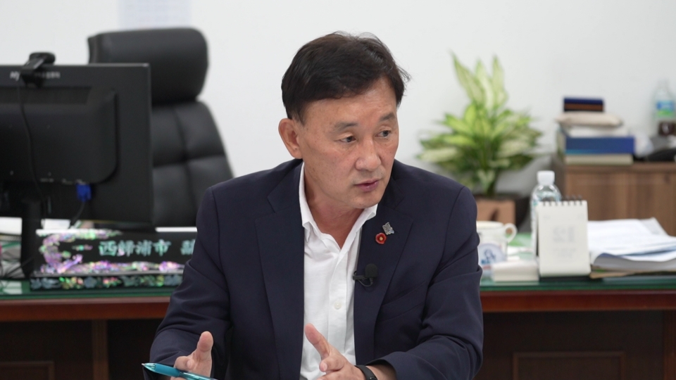 공석인 서귀포 시장을 대리해 시정을 이끌고 있는 한 웅 부시장을 만나 인터뷰를 가졌다.