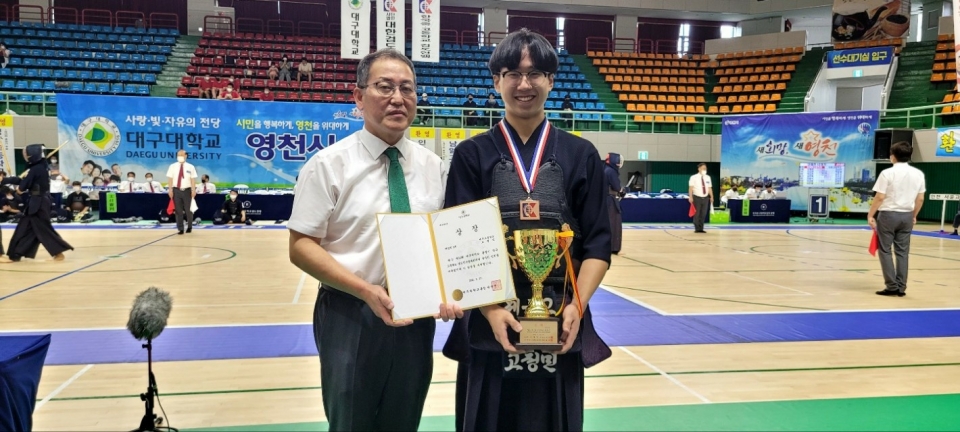 김무진 감독과 고정민 선수