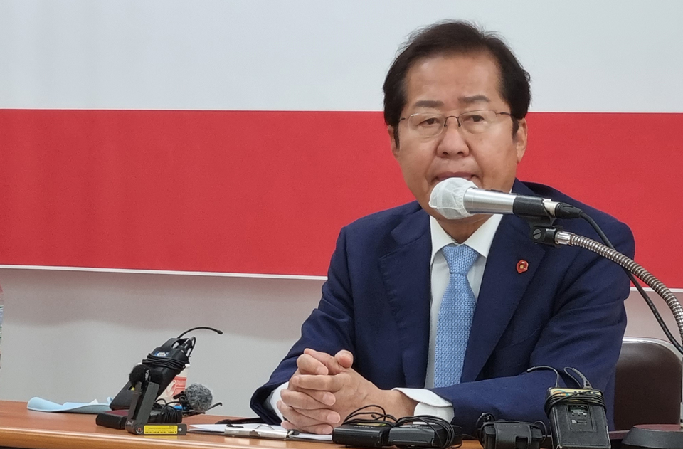 홍준표 대구시장(2021. 08 30., 국민의힘 제주도당에서 가진 기자간담회 모습(채널제주DB)