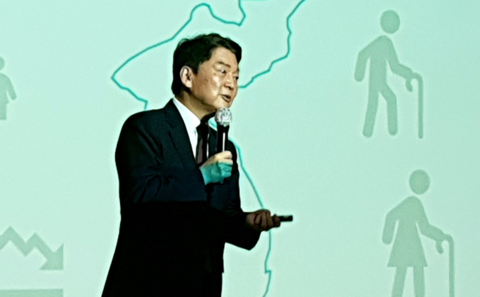 국민의힘 안철수 의원(경기 성남시분당구갑)은 지난 29일 오후 제주벤처마루 10층 대강당에서 열린 국민의힘 제주도당 당원 연수 특강에서 윤석열 대통령 인수위원장 시절 7대 시대정신과 110대 국정과제를 선정한 이유 등을 밝혔다. 안 의원은