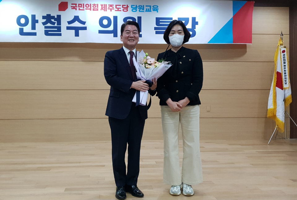 국민의힘 안철수 의원(경기 성남시분당구갑)은 지난 29일 오후 제주벤처마루 10층 대강당에서 열린 국민의힘 제주도당 당원 연수 특강에서 윤석열 대통령 인수위원장 시절 7대 시대정신과 110대 국정과제를 선정한 이유 등을 밝혔다. 안 의원은