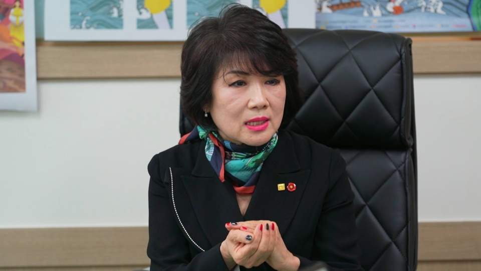한국예총제주특별자치도연합회 김선영 회장이 질문에 답변하고 있다.