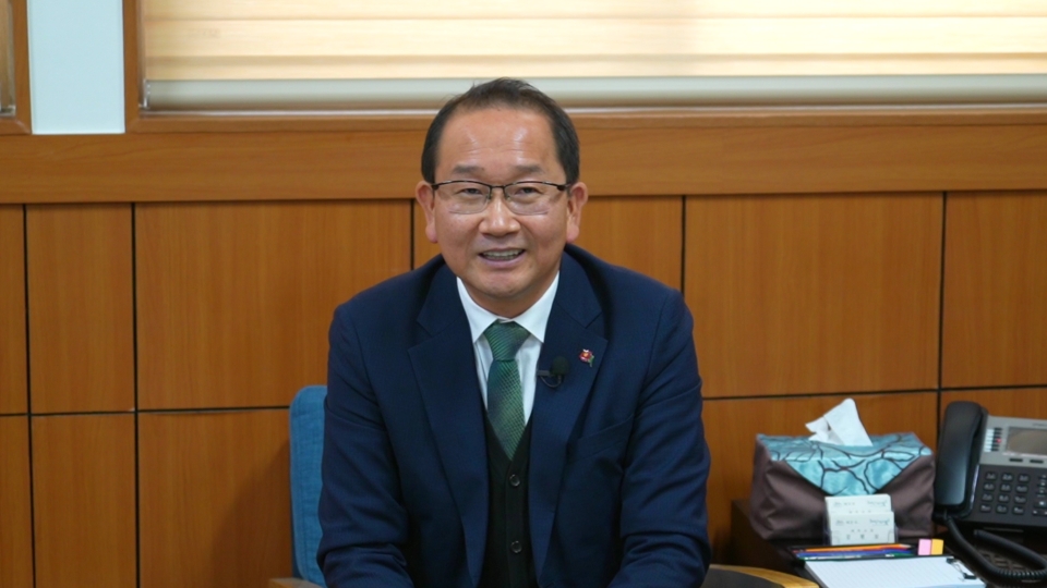 제주인터넷신문방송기자협회(회장 양대영)가 강병삼 제주시장과 취임 100일 기념 특별대담을 나눴다.