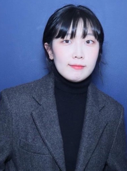 제주작가 신인상을 수상한 문진 씨(사진)는 “삶과 사람을 이해하기 위해, 나를 둘러싼 세계를 끌어안기 위해 쓰고 또 쓰는 사람이 되겠다”고 수상소감을 밝혔다.