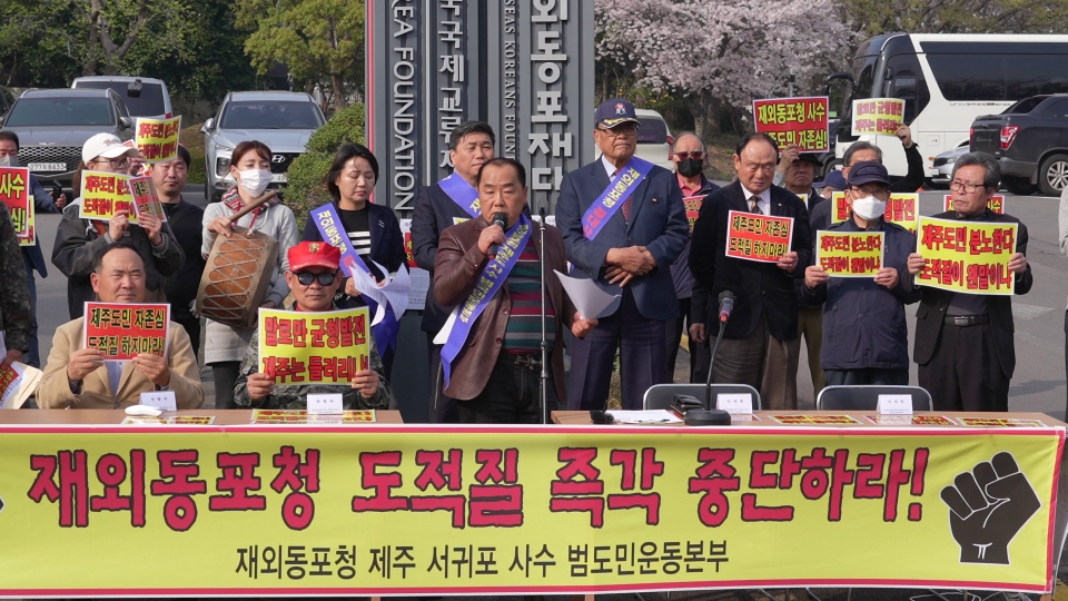 강영식 공동위원장이 모두 발언을 하고있다.
