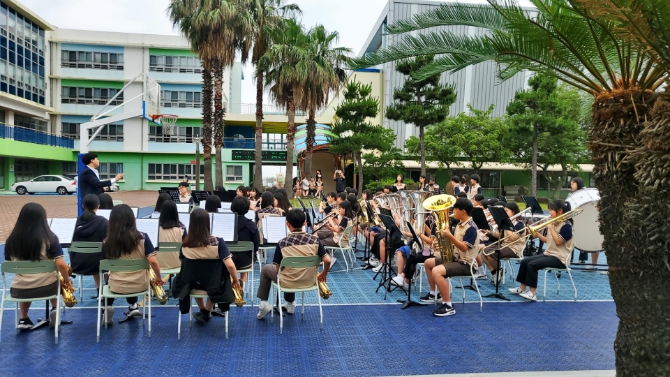 제주서중 제2회‘바람의 소리’등굣길 음악회