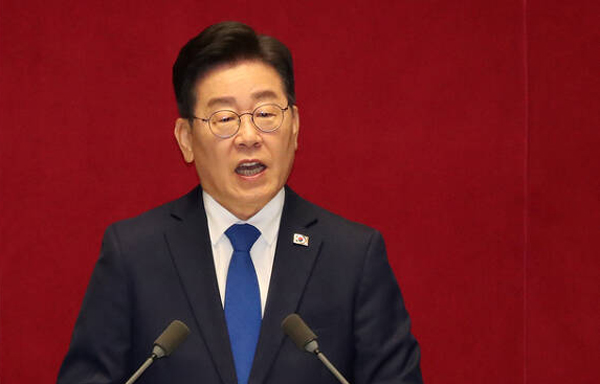 더불어민주당 이재명 대표가 19일 국회 본회의에서 교섭단체대표연설을 하고 있다.