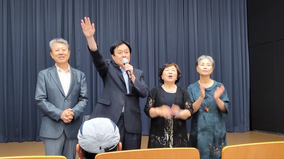 양전형 신임 회장은 취임식 수락연설에서 “회원간 이견 문제도 신임 회장으로써 반드시 끌어안고 해결해나가야 할 사안”이라며, “회원과 더욱 소통하고 화합할 수 있도록 노력하겠다”고 강조했다.(사진은 취임식)