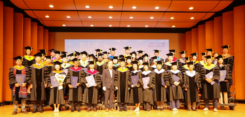22년도 후기 학위수여식_박사졸업생 단체사진