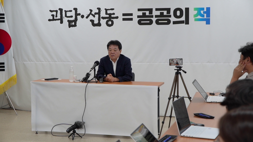 허용진 국민의힘 제주도당 위원장이 기자간담회를 열고 내년 총선에 대한 입장을 밝혔다.