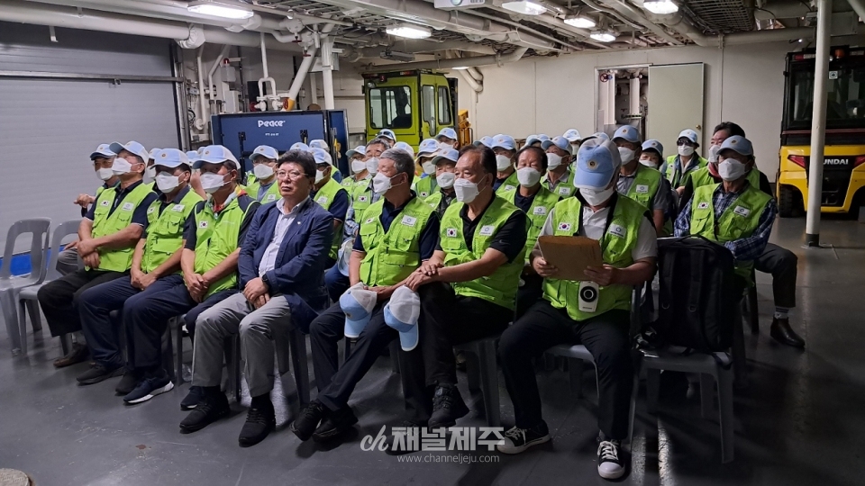 전몰군경유족회 제주도지부는 19일, 제주 해군기지를 방문해 장병 위문금을 전달했다. 제7기동전단은 대한민국 해군의 유일한 전략 기동부대다. 일·중간 해군력 경쟁이 치열한 가운데 우리도 주변 해역 어디든 빠르게 투입될 수 있는 해군 전단의 필요성에 따라 창설했다.(사진제공=전몰군경유족회 제주도지부)