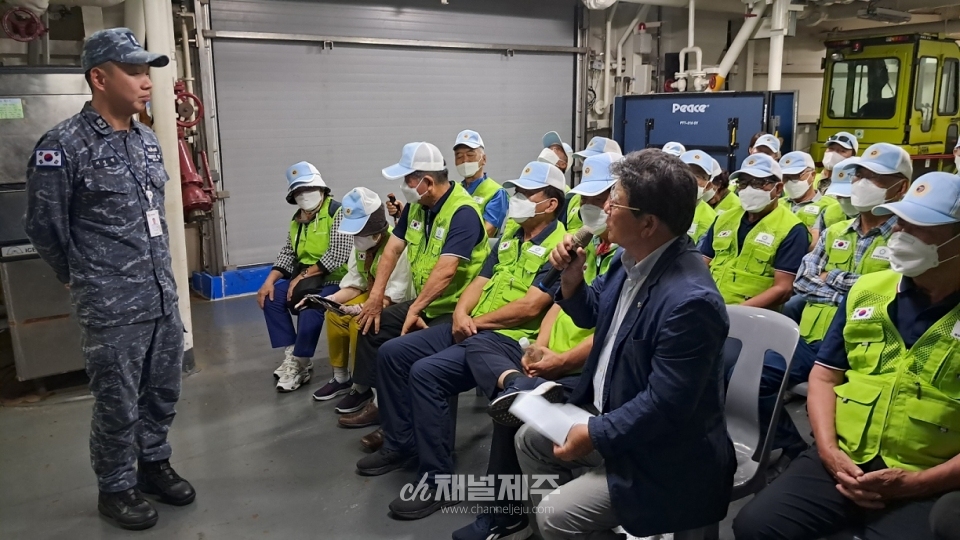 전몰군경유족회 제주도지부는 19일, 제주 해군기지를 방문해 장병 위문금을 전달했다. 제7기동전단은 대한민국 해군의 유일한 전략 기동부대다. 일·중간 해군력 경쟁이 치열한 가운데 우리도 주변 해역 어디든 빠르게 투입될 수 있는 해군 전단의 필요성에 따라 창설했다.(사진제공=전몰군경유족회 제주도지부)