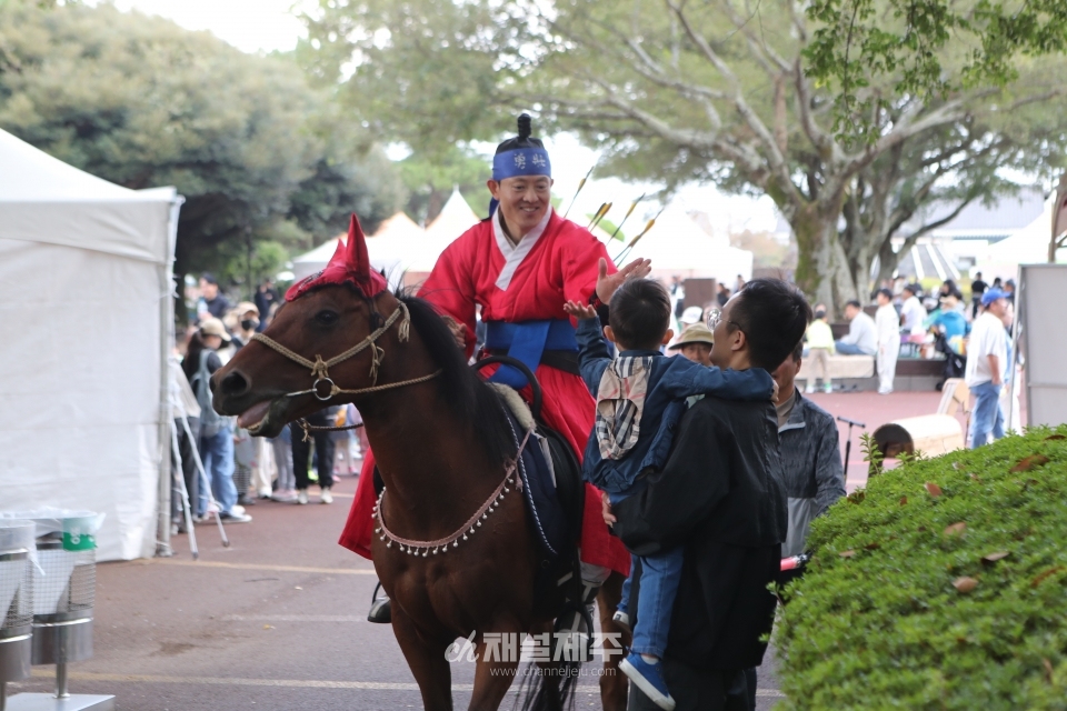 제주차축제-마상무예와 어린이