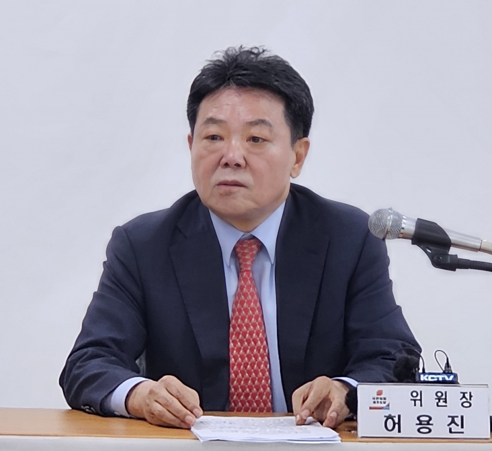 허용진 국민의힘 제주도당위원장이 6일 오후 도당사에서 기자간담회를 진행하고 있다.