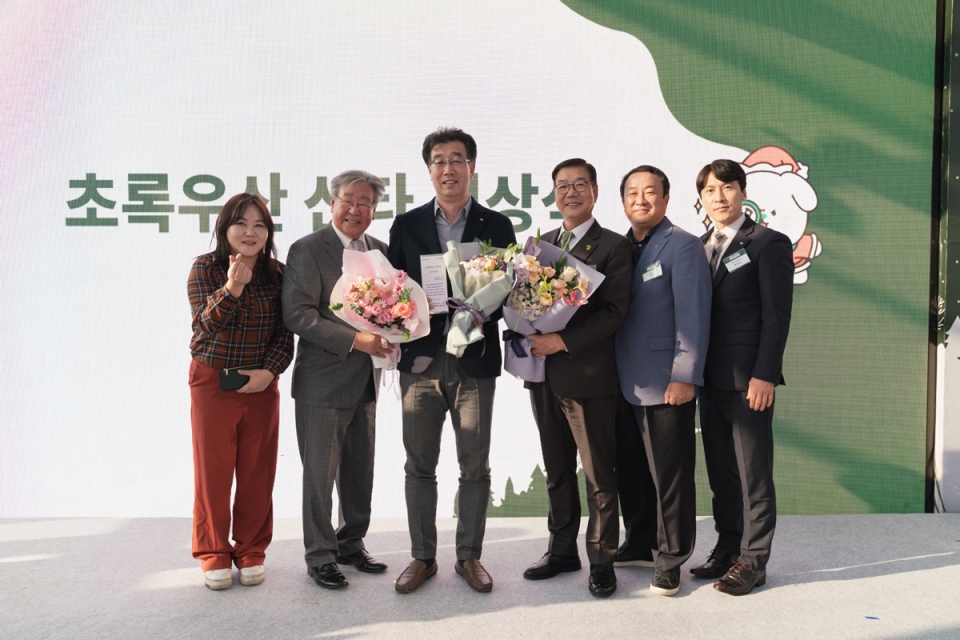 초록우산 황금신 제주후원회장, 최고 우수후원회 리더상, 보건복지부 장관 표창 2관왕