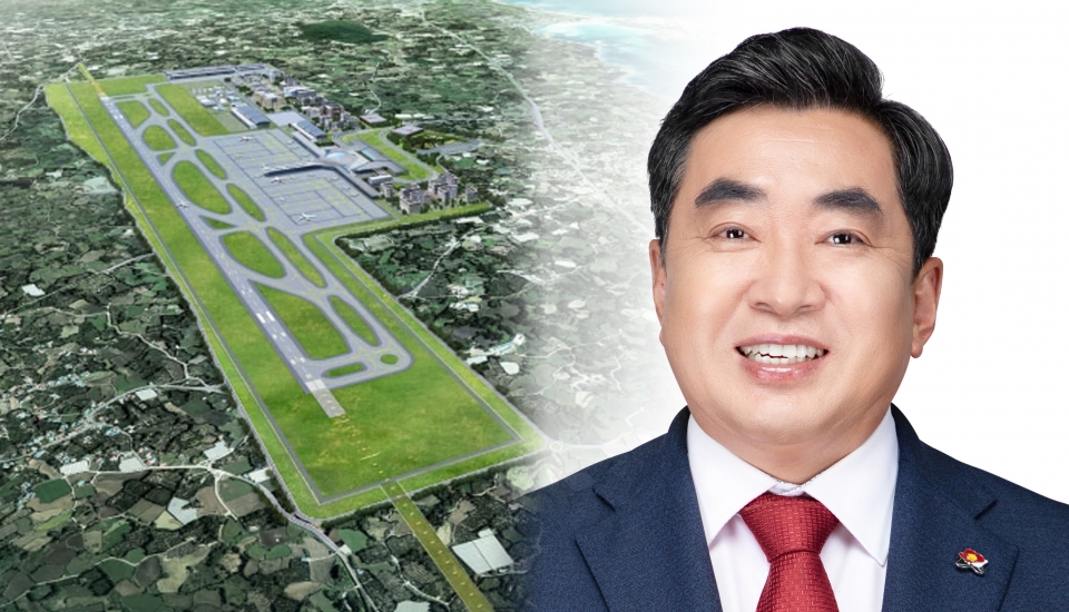 이경용 예비후보는 “2021년 2월 도민 찬·반 여론조사가 실시될 때 위성곤 의원은 제주 제2공항 찬성 단체들이 위성곤 의원에게 입장을 분명히 밝힐 것을 요구할 때, 어떤 입장을 냈는가”라며 무책임하게 아무런 입장을 내지 않은 것을 거세게 비판했다.