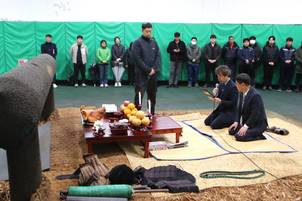봄과 함께 찾아온 경주마 교배시즌, 렛츠런팜 제주 씨수말 교배지원 나서