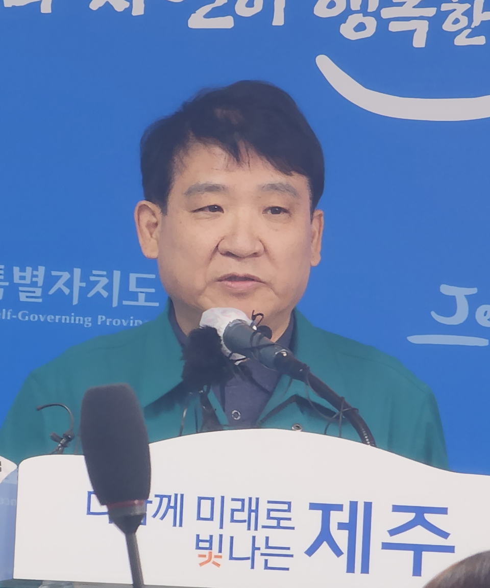 강동원 도민안전실장은 이날 제주도청기자실에서 브리핑을 갖고  “제주에서는 응급환자가 응급실을 찾지 못해 길에서 애타게 헤매는 일이 없도록 의료기관, 소방과 협력해 응급실 뺑뺑이 문제를 해결하겠다”고 말했다.