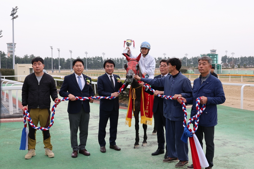 제9회 JIBS배 대상경주서 ‘고질라’ 깜짝 우승