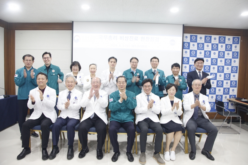 한덕수 국무총리, 정상 진료체계를 유지하고 있는 제주한라병원 방문