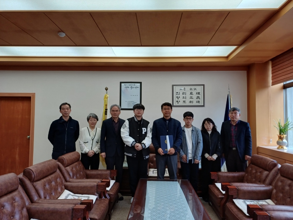 코로나 백신 접종 후 희생된 故 이유빈양 유가족의 기부금 약정에 대해 교육대학 감사의 마음 전달