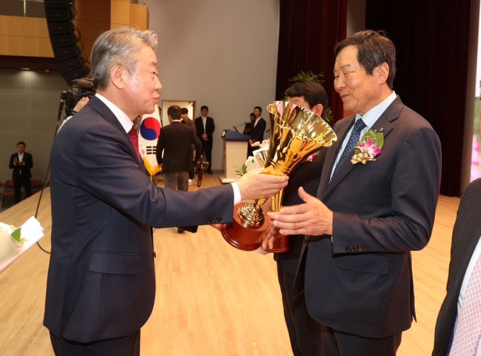 제주축산농협“2023년 계통사료 챔피언상”수상