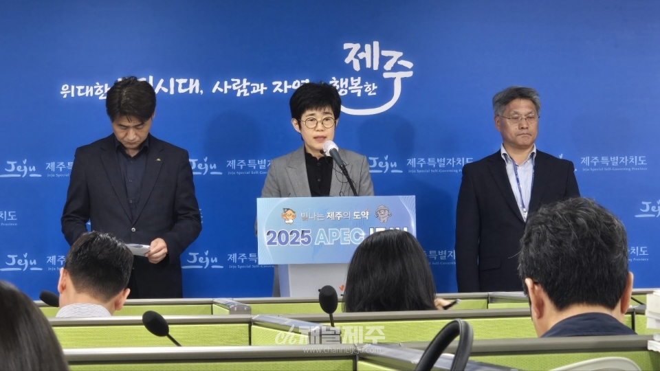 김인영 제주도 경제활력국장은 이날 제주도청기자실에서 브리핑을 갖고 “올 상반기 고물가 장기화로 소비심리가 제한돼 내수부진으로 이어지고 있다”면서 “물가 안정기조가 조속히 안착되고 소상공인과 지역경제의 어려움을 해소하도록 적극적으로 뒷받침하겠다”고 강조했다.