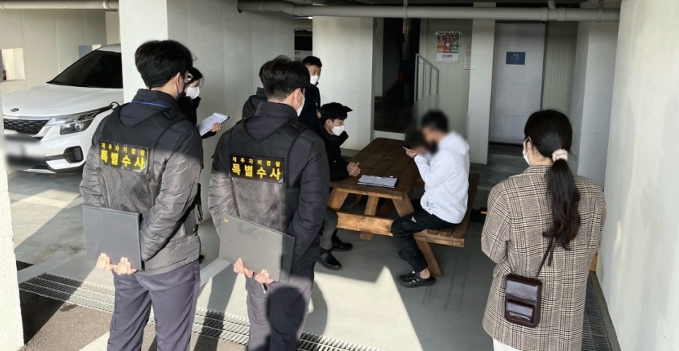 불법 숙박영업 단속 장면