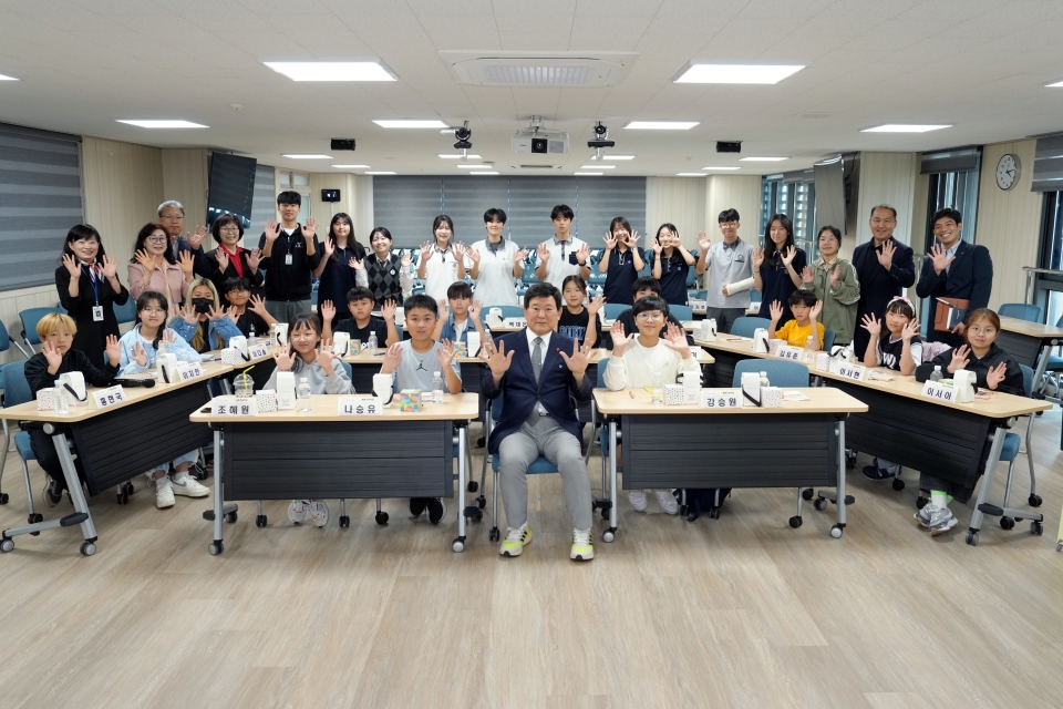 김광수 교육감이 도내 5개 권역별로 '2024 교육감과의 소통 마당'을 운영하고 있다.