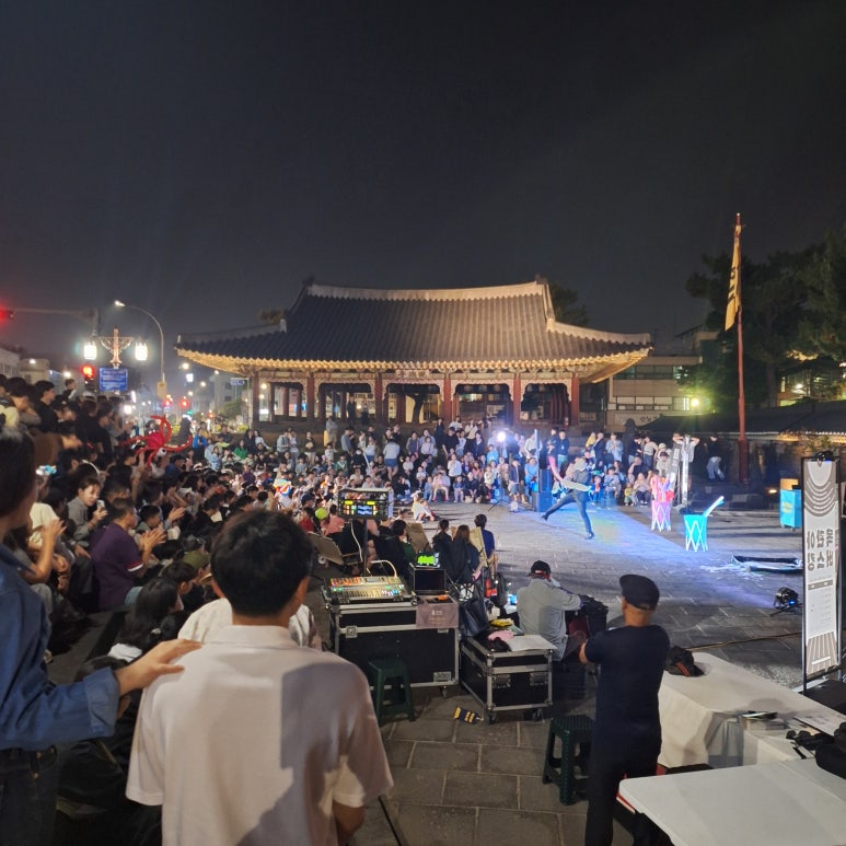 제주특별자치도 세계유산본부는 28~29일 관덕정 광장과 제주목 관아에서 야간 개장 버스킹과 정기공연 ‘귤림풍악’을 선보인다.(자료사진제공=제주도)