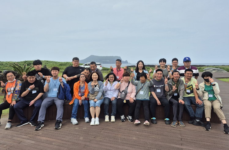 서귀포시서부주간활동센터, 제5회 제주삼다수 Happy+ 공모사업 댄스 관람 ‘즐기 go’ 실시