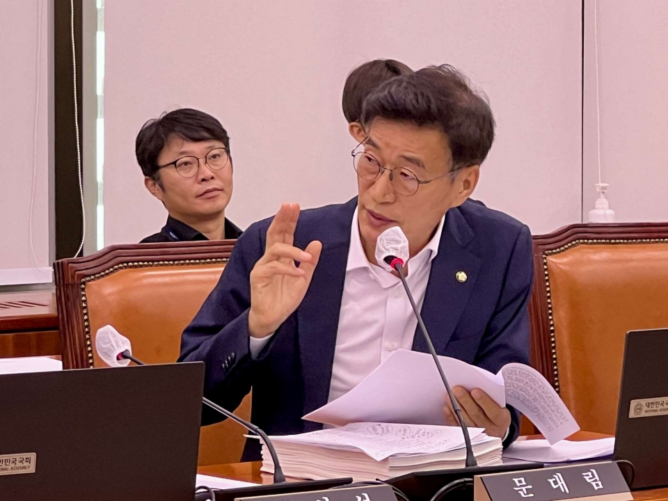 문대림 국회의원(제주시갑)이 한국마사회 본사의 제주 이전 당위성을 강력히 주장하고 있다.