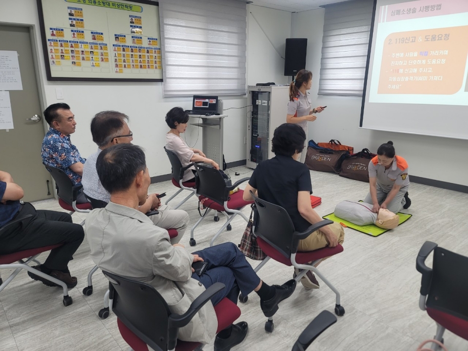 노형여성의용소방대, 제주공인중개사회 심폐소생술 교육 실시