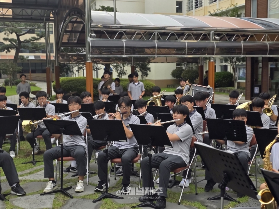 서귀포중, 교악대 윈드 하모닉스 등굣길 음악회