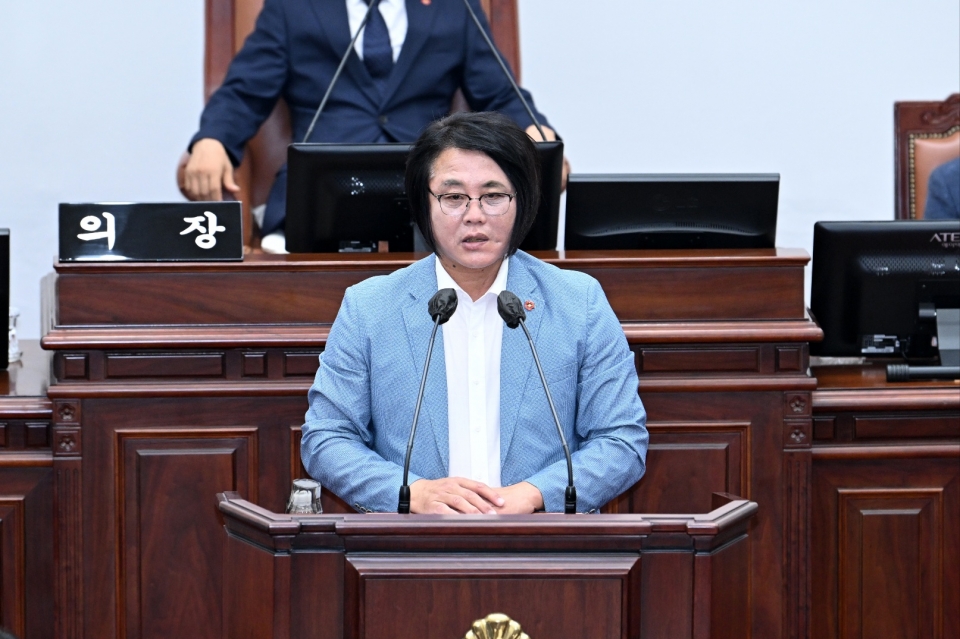 제12대 후반기 제주도의회가 출범하면서 구성한 3개 특별위원회에 국민의힘 소속 도의원들이 단 한명도 포함되지 않자 국민의힘 제주도의원들이 이상봉 제주도의회 의장을 향해 강한 불만을 제기했다.(사진=제주도의회)